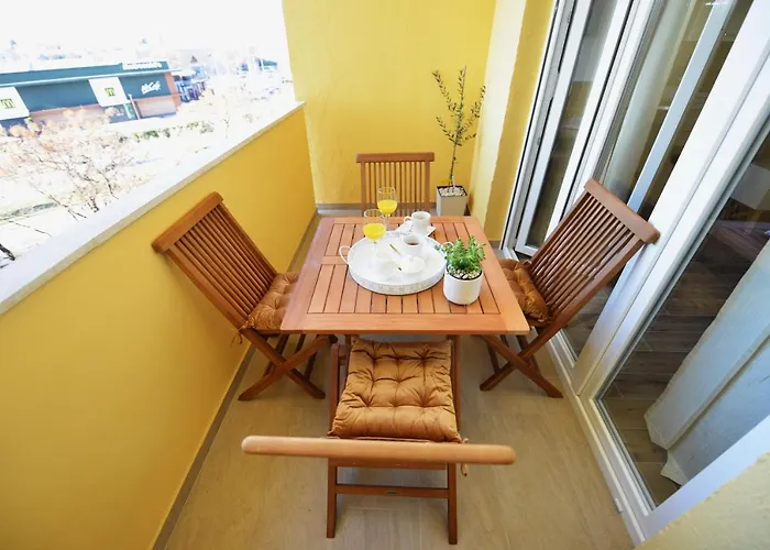 Lola Apartment *