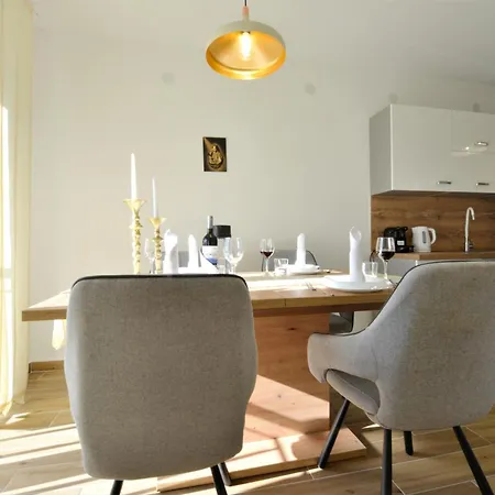 Apartment Lola *