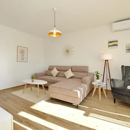 Lola * Zadar