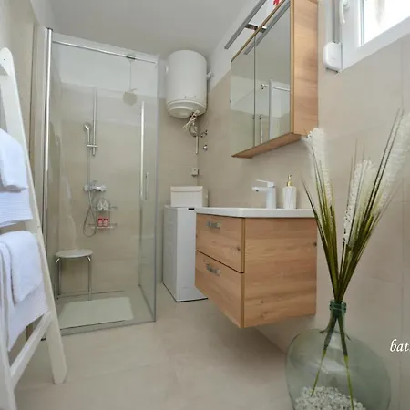 Apartament Lola *