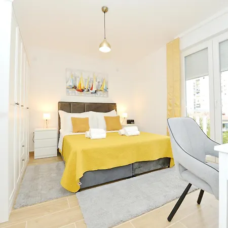 Apartment Lola *